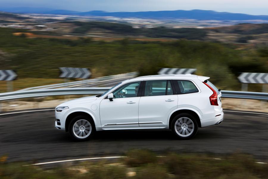  Volvo XC90 T8 2015 года  (фото 8 из 20)